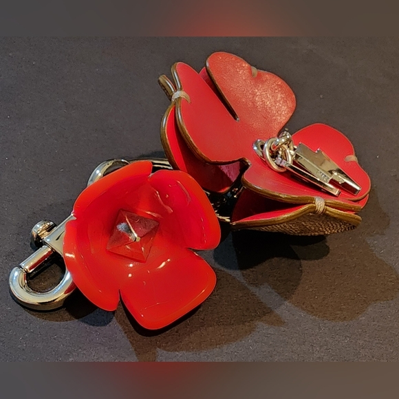 RARE Vintage COACH Red Leather Flower Petals Key Ring - Picture 4 of 7